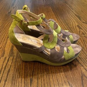 Sacha London green/taupe wedge Size 8.5